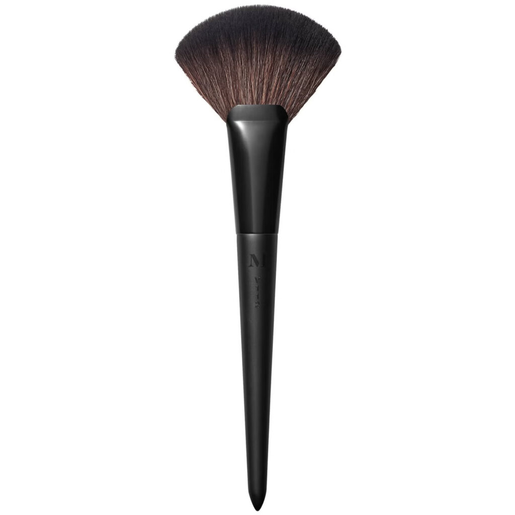 makeup-brushes-highlighter-fan