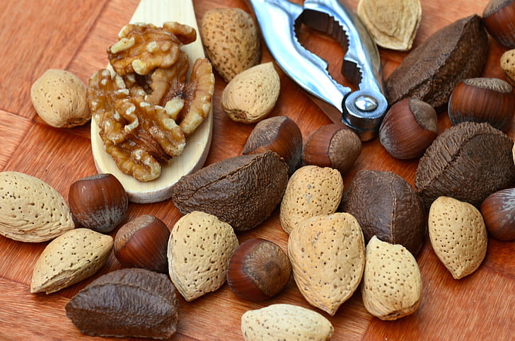 snacks-for-healthy-skin-nuts