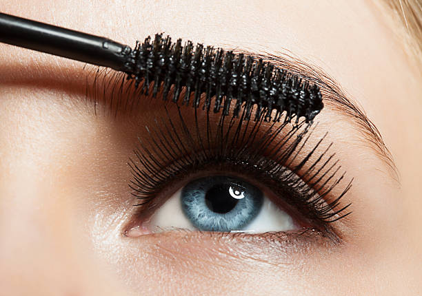 mascara-application