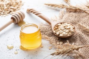 Honey and Oat Face Mask